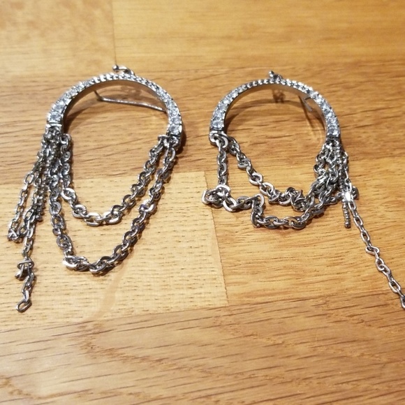 ๐3 for $10๐ NWOT GUESS Dangling Chain Earrings - Picture 1 of 3